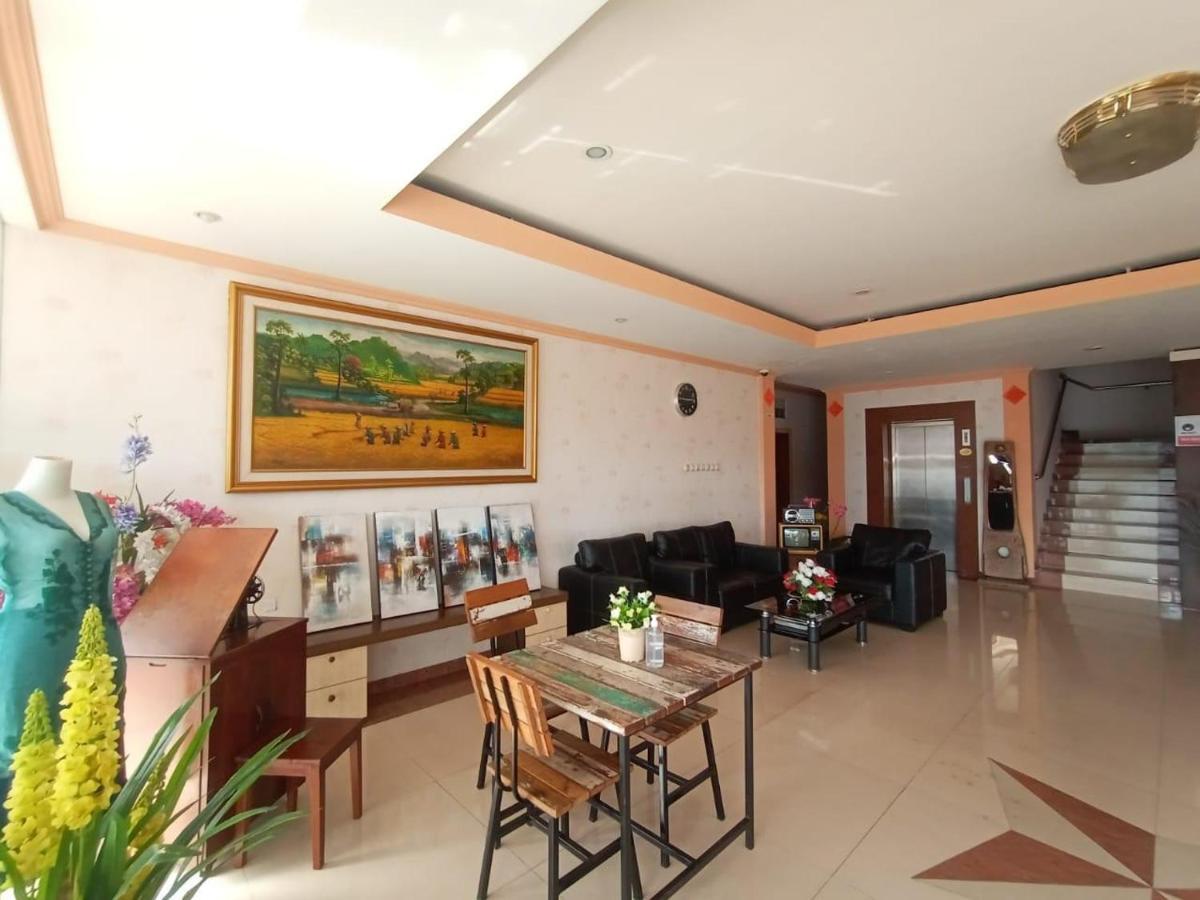Oyo 90473 Gowin Hotel Kuta Lombok Εξωτερικό φωτογραφία