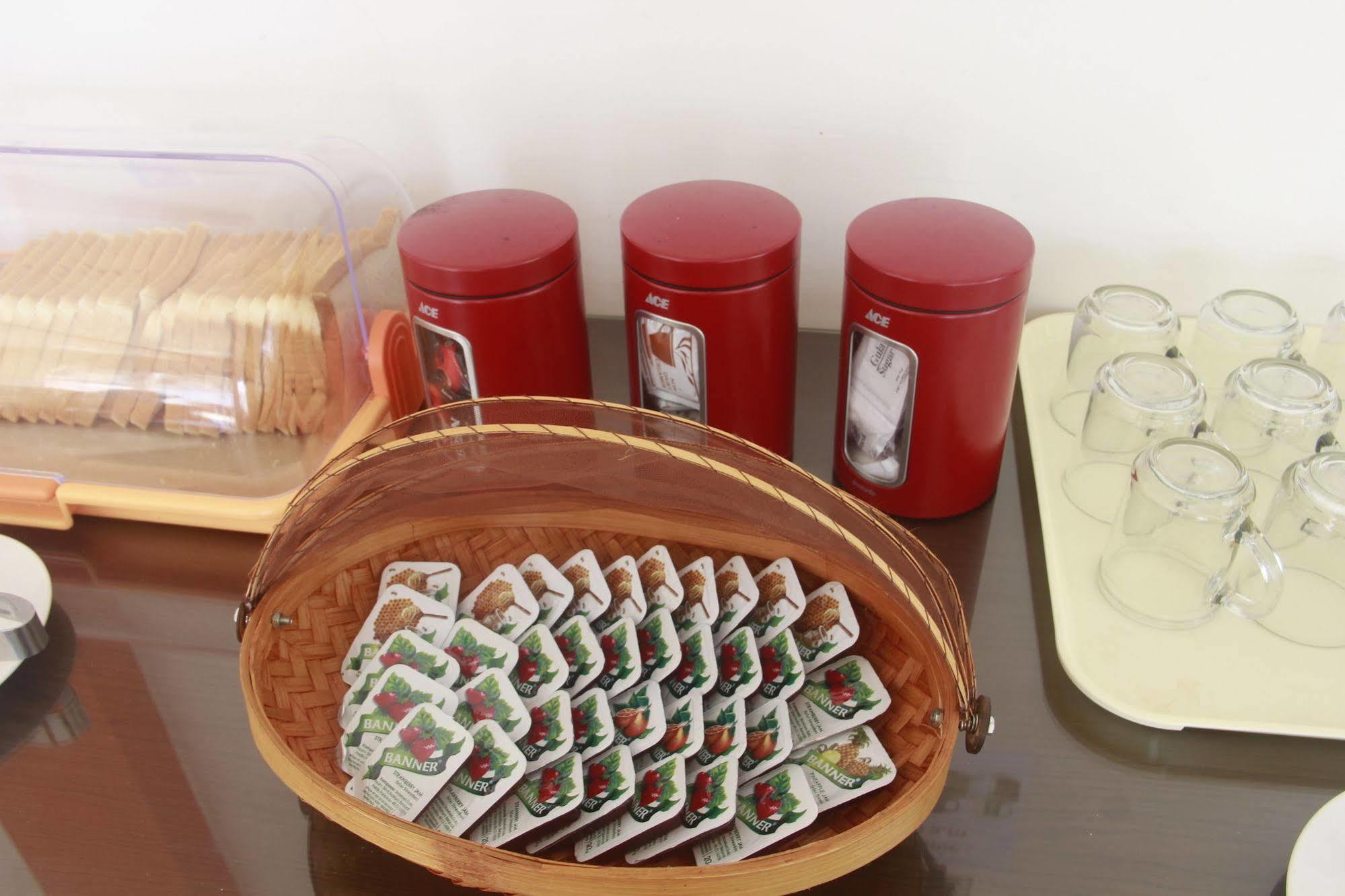 Oyo 90473 Gowin Hotel Kuta Lombok Εξωτερικό φωτογραφία